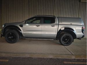 Ford Ranger RARE OBSIDIAN EDITION - Image 4