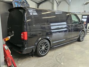 17 VOLKSWAGEN TRANSPORTER HIGHLINE - Image 2