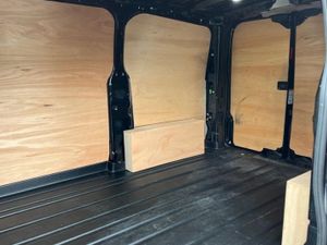 Ford Transit Custom 320 L1 PETROL FWD 2.5 PHEV 232 - Image 4