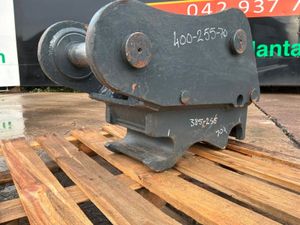 Hydraulic Quick hitch....70mm pins.......5789. - Image 3