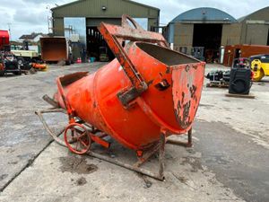 Eichinger 1000 litres concrete pouring skip....... - Image 4
