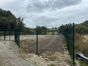 1 acre of commercial secure  stone yard to lease - Image 2