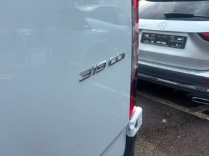 Mercedes-Benz Sprinter 319 - Image 4