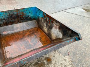 1000 litres Conquip self tipping rubble boat skip. - Image 4