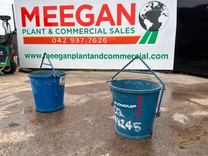 Conquip 250 litres self tipping muck bucket....... - Image 4