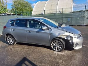 132 Toyota Auris  Hybrid    Automatic - Image 4