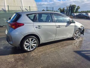 132 Toyota Auris  Hybrid    Automatic - Image 3