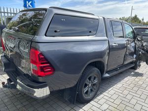 23 Hilux 2.8 SR5 Auto 68km Chassis safe Starting - Image 3