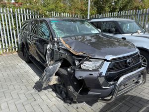 23 Hilux 2.8 SR5 Auto 68km Chassis safe Starting - Image 2