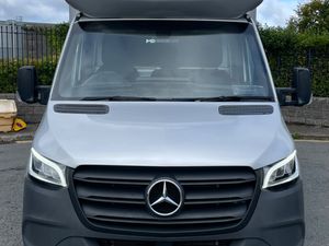 2024 Sprinter 315 Auto Curtain Side &Taillift - Image 2