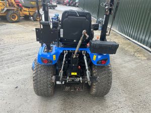 2019 New Holland Boomer 25C with Loader - Image 4