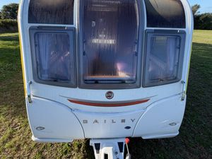 Bailey Unicorn Caravan – Top-of-the-Range - Image 3