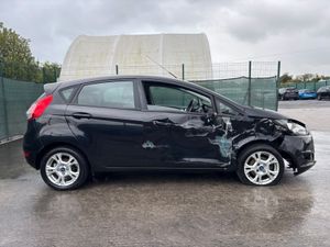 142 Ford Fiesta  Zetec  1.3 Petrol - Image 4