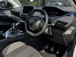 212 Peugeot 3008 Only 87,000km Commercial - Image 4