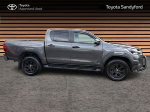 Toyota Hilux 2.8 INVINCIBLE AUTOMATIC // AIR CON / - Image 3