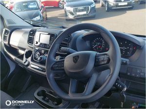 Peugeot Boxer 2.2 BlueHDi 140 H2 Van Professional - Image 4