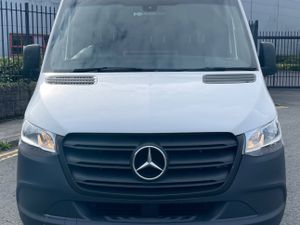 2023 Sprinter 315 MWB/3.5T Towing - Image 3