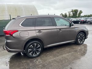 172 Mitsubishi Outlander 4WD  Hybrid Full Leather - Image 4