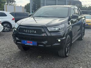 Toyota Hilux GR SPORT - CREW CAB - ONLY 18K KMS - Image 3