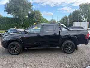 Toyota Hilux GR SPORT - CREW CAB - ONLY 18K KMS - Image 4