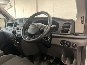 2022 Ford Transit Luton Box Van - Image 4