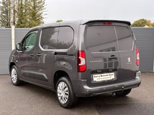 Peugeot Partner PROFESSIONAL PLUS 1.5 - Image 4