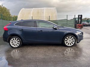 151 Volvo V 40 Automatic Light Damage - Image 4