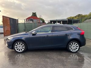 151 Volvo V 40 Automatic Light Damage - Image 3