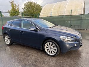 151 Volvo V 40 Automatic Light Damage - Image 4
