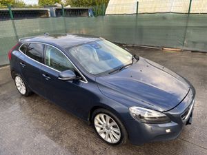 151 Volvo V 40 Automatic Light Damage - Image 2