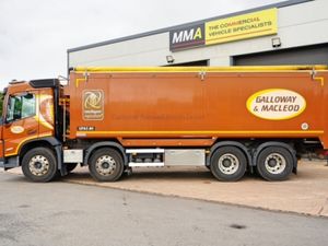 2022 VOLVO FM420 8X4 BULK TIPPER / BLOWER - Image 4