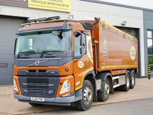 2022 VOLVO FM420 8X4 BULK TIPPER / BLOWER - Image 3