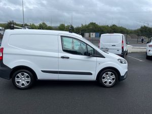 Ford Transit Courier - Image 2
