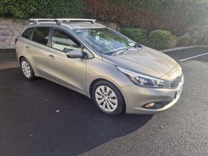KIA CEED / 2013 / 1.6 DIESEL / MANUAL - Image 3