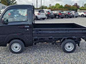 2024 Daihatsu Hijet 4WD Automatic Pickup – €16,950 - Image 2