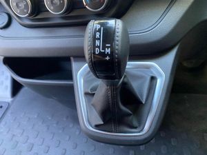 Renault Trafic 2023 massive spec automatic - Image 4