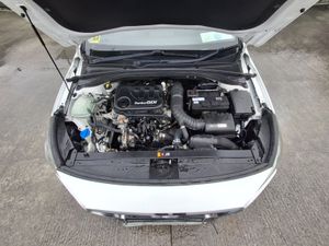 201 Hyundai 130 Fastback - Image 4
