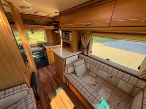 2010 AUTOSLEEPER DEVON LOW PROFILE AUTO R.H.D - Image 4