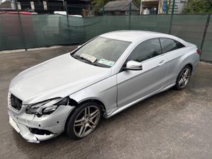 132 Mercedes E-Class  Coupe  E220  Amg Sport Autom - Image 2