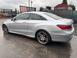 132 Mercedes E-Class  Coupe  E220  Amg Sport Autom - Image 4