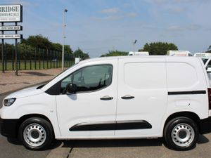 2025 Toyota Proace City L1 - Image 4