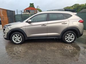 2019 Hyundai Tucson  Excetutive  Full Leather - Image 3