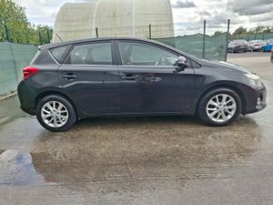 2013 Toyota Auris  Luna  1.6 Petrol  Automatic - Image 2