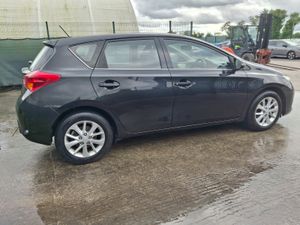 2013 Toyota Auris  Luna  1.6 Petrol  Automatic - Image 3