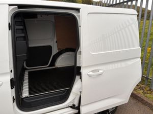 Volkswagen Caddy 102HP MANUAL 6SPEED FWD 5DR - Image 4