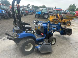 2019 New Holland Boomer 25C with Loader - Image 3