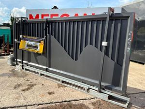 16ft electric / remote sliding entrance gate...... - Image 3