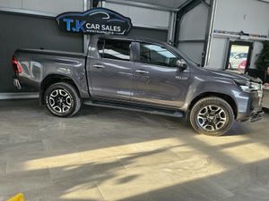 231 TOYOTA HILUX INVINCIBLE EDITION AUTO D-4D - Image 3
