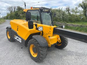 2025 JCB 525-60 Loader - Image 2