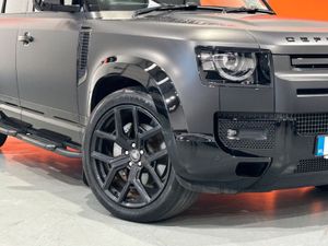 Land Rover Defender 110 3.0D Hard TOP X D - Image 4
